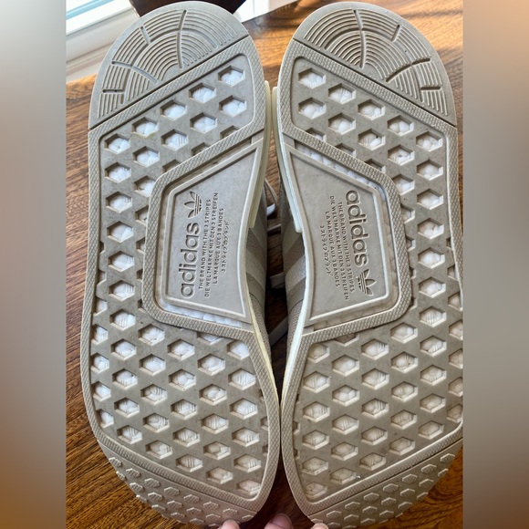 Women’s 9.5 Adidas NMD_R1 - Picture 7 of 9